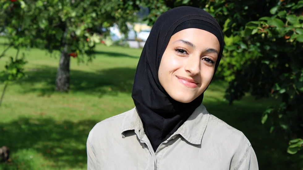 Amena Alsameai, Idol-deltagare från Vimmerby, som inte bara är vidare i TV4:s Idol. Hon är också en av artisterna i direktsända TV-program för Världens Barn i konkurrentkanalen SvT 1.