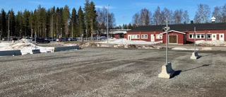 Kommunens skolparkering är ett svartbygge – nu måste den tas bort