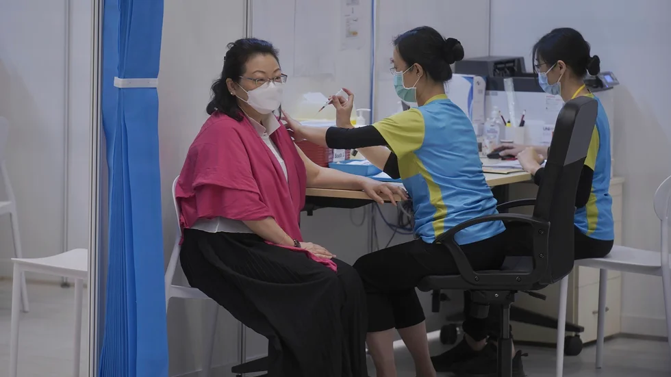 Hongkongs justitieminister Teresa Cheng vaccinerades i april. Arkivbild.