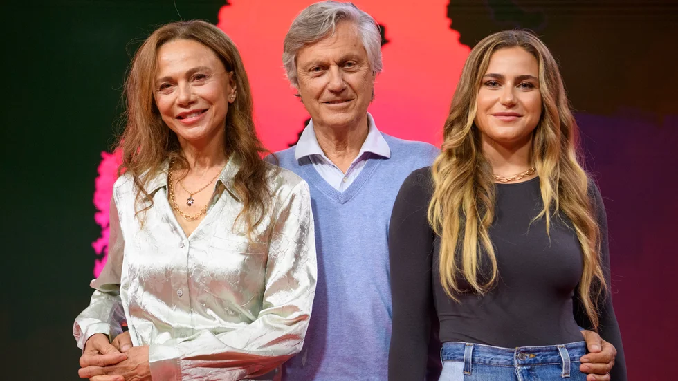 Lena Olin och dottern Tora Hallström spelar huvudrollen i olika åldrar i Lasse Hallströms kommande film om konstnären Hilma af Klint.