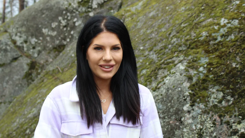 Tvåbarnsmamman Evelina Engström drar sitt strå till stacken när det kommer till källsortering