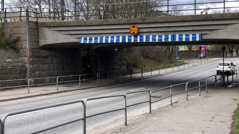 Tågstationens trappa på Brunnsgatans stängs av den 10-12 maj när markunderökningar ska genomföras på platsen. 