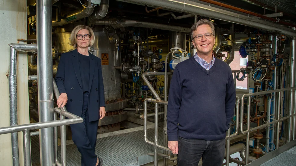 Birgitta Bergvall-Kåreborn, rektor vid LTU, och Rikard Gebart, professor i energiteknik vid LTU, presenterade projektet vid pilotanläggningen LTU Green Fuels i Piteå på tisdagen.