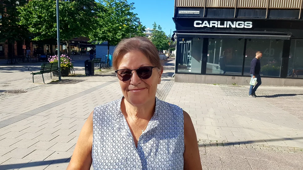 För att slippa den största trängseln har Lena Wande lagt sina restaurangbesök lite tidigare på eftermiddagen.