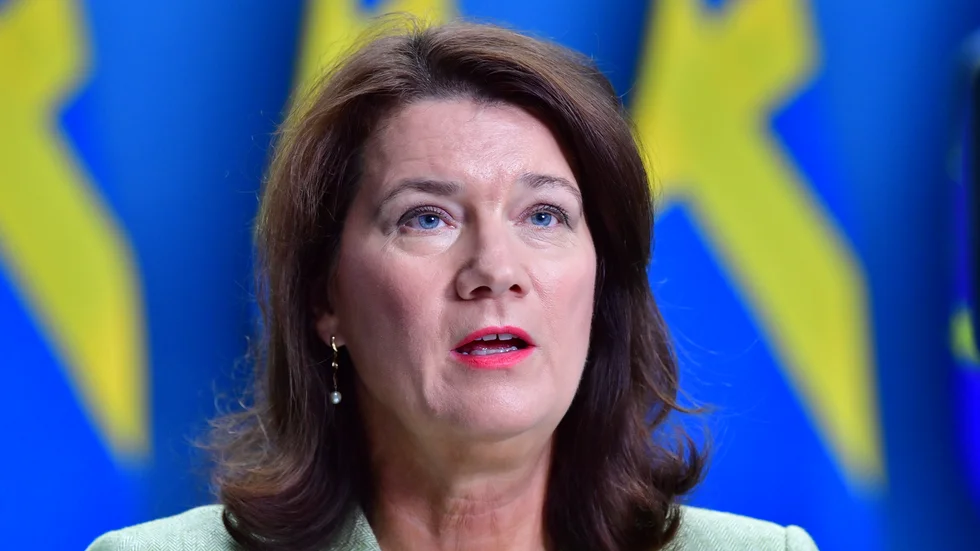 Utrikesminister Ann Linde meddelar att en omedelbar evakuering av personalen på Sveriges ambassad i Kabul påbörjats.