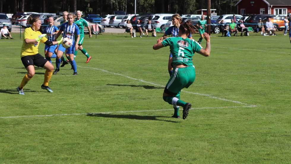 Amanda Johansson, med ryggen mot kameran, skapade massor av chanser i matchens inledning och hon fick i den 40:e matchminuten avgöra matchen.
