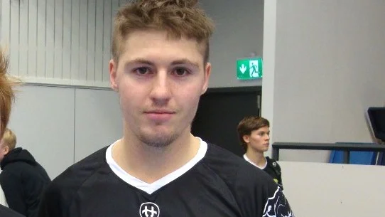 William Löfs Gamla Stan vann med 11–0 i premiären i Svenska cupen.