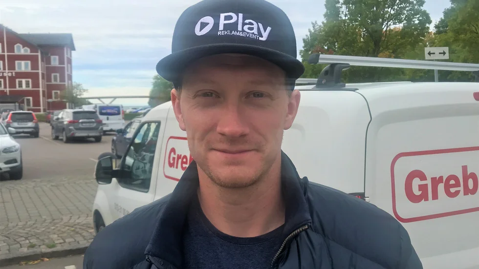 Mikael Sonesson dubblerar och i helgen ser han fram emot både division 1-innebandy med Solfjäderstaden på lördagen och division 4-derby med LSW på söndagen. "Det är roligt med båda", säger han.