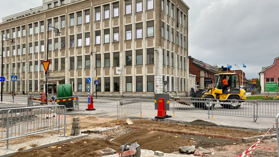 Korsningen mellan Köpmangatan och Fabriksgatan/Kungsgatan kommer att stängas av medan ledningsarbete och asfaltering utförs.