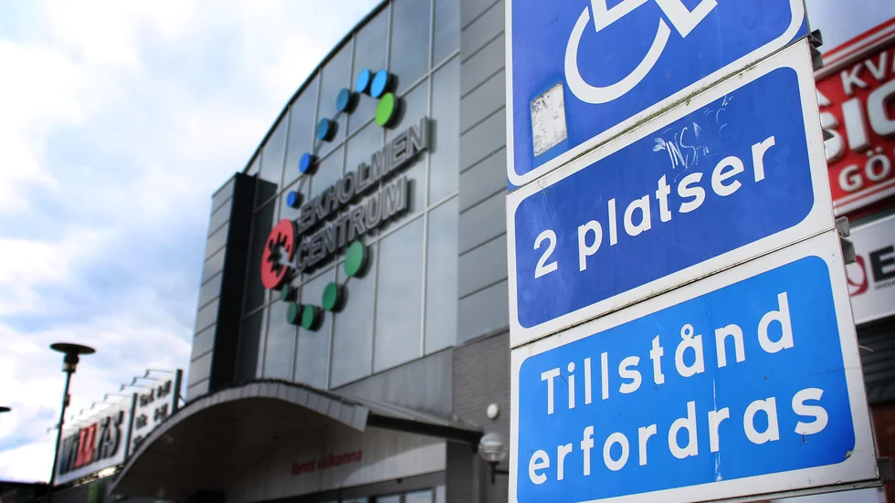 Det har blivit svårare att få parkeringstillstånd för rörelsehindrade i Linköping.