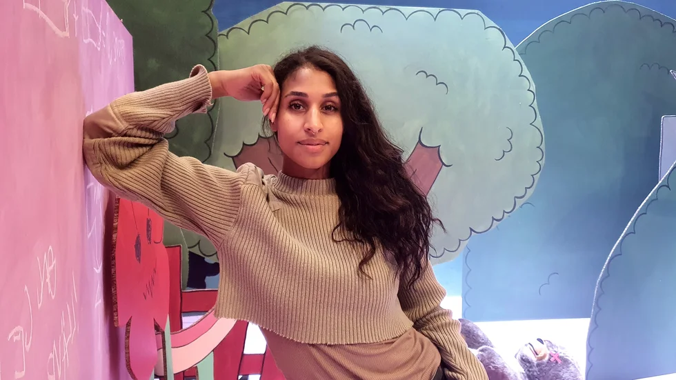 Lola Zackow har regisserat "Kötta". "Jag har inte jättemycket fokus på det politiska i den här pjäsen, men hela jag är politisk: jag är kvinna, jag är svart, jag är queer", säger hon. 