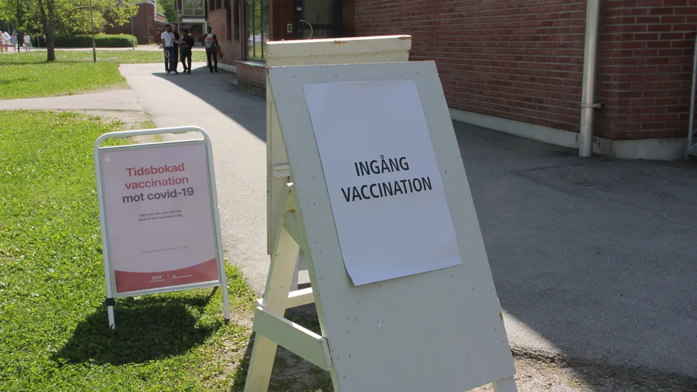 "Låter vi inte vaccinationerna fortsätta i Vikingahallen så står vi ju på ruta ett igen, med nya nedstängningar som även drabbar barnens idrottsaktiviteter hårt, säger en Märstabo som tycker att Vikingahallen ska vara kvar som vaccinationslokal. 