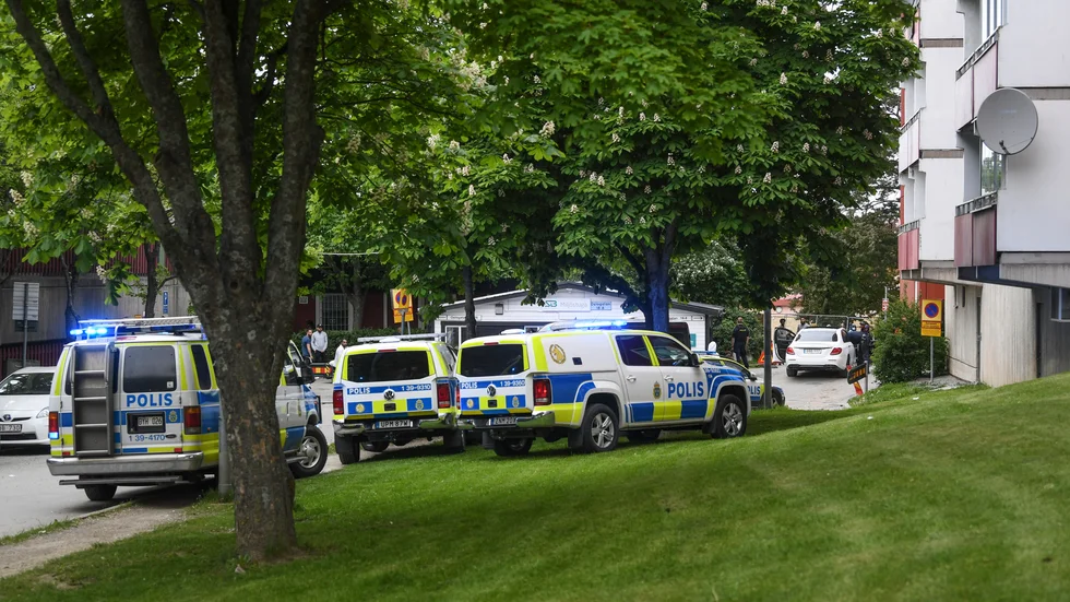 För ett par dagar sedan sköts en man ihjäl i Husby i Stockholm. En kriminolog som TT pratat med tror att den senaste tidens skjutvapenvåld kan vara "toppen av ett isberg", men säger samtidigt att helhetsbilden är komplex.