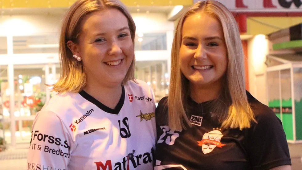Katrineholm har haft spelare med i Sörmlandslaget tidigare. Men när barndomskompisarna Clara Fogelberg i KIB och Ellen Wirlén som spelar med FBC blev uttagna är det för första gången två katrineholmare är uttagna till SM samtidigt.