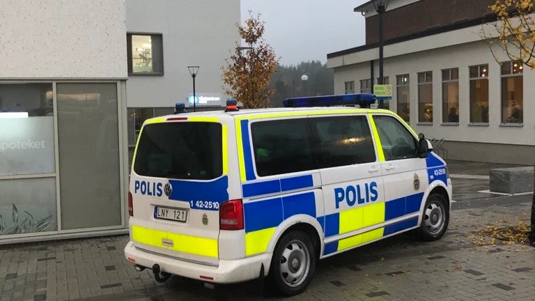 Polisen var på tisdagen på plats vid vårdcentrum för att ta hand om en person som inte mådde bra.