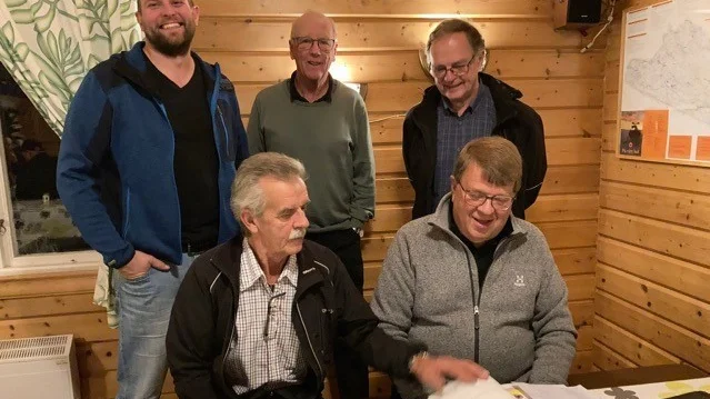 På bilden ses några av entusiasterna i klubben. Från vänster, stående, ordförande Per Söderberg, Yttre Håkansön, Valton Öhlund, Skäret, Öjebyn, Tord Söderberg, Håkansön.
Sittande från vänster Roland Dahlquist, Blåsmark och Hans Carlsson, Håkansön. Den sistnämnde var under några år en framträdande talesman inom Riksorganisationen.