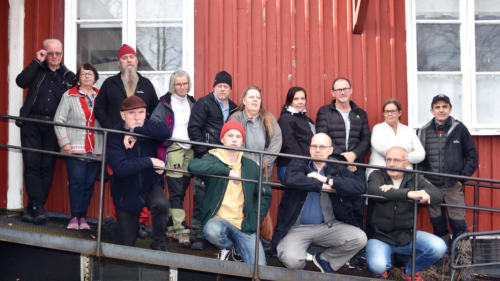 Bybor protesterar. Nils Holgersson, Elna Larsson, Mats Jakobsson, Anna-Lena Björkenäs, Anders Björkenäs, Veronica Björklund, Sari Kööpikkä, Lennart Nyström, Yvonne Granström och Vlad Viddi. Längst fram Bernt Selberg, Rasmus Jakobsson, Janne Björklund och Sten-Åke Isaksson.