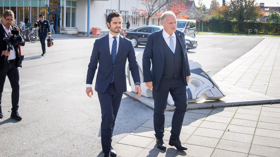 Prins Car Philip och landshövding Anders Flanking besökte Wisbygymnasiet.