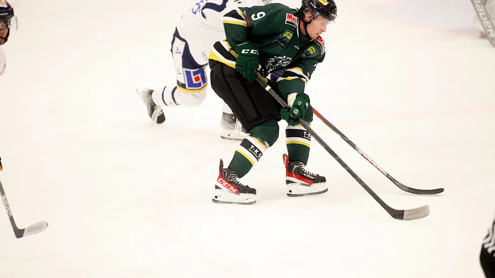 Niklas Rigelius gjorde matchens snyggaste mål när han gjorde en "Foppa" när han var fri med målvakten. 