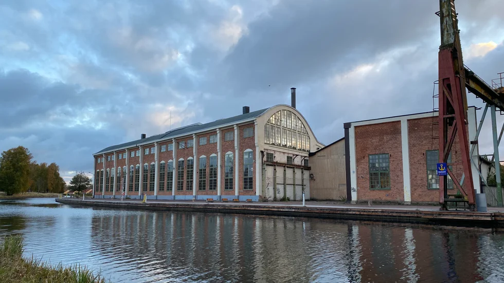 Lokverkstan och intilliggande byggnader i Gamla Motala Verkstad säljs nu till Serneke.