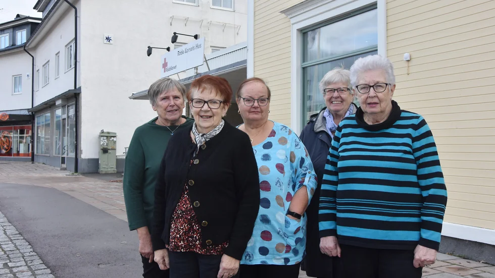 Alice Simonsson i Harads och Vega Johansson, Ingegerd Antonsson, Siv Nilsson och Anita Sjömark Nordberg i Boden jobbar med Röda Korsets besöksverksamhet i kommunen.