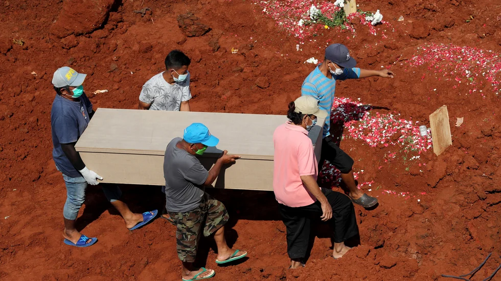 Över 100|000 har avlidit med covid-19 i Indonesien.