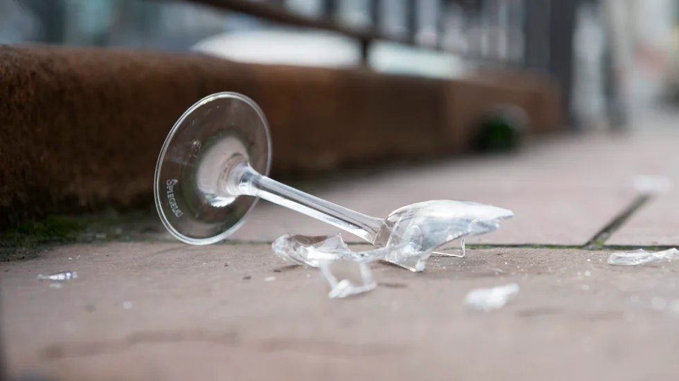 Det var allmänt stökigt när polisen kom in på restaurangen vid midnatt. Krossat glas på golven, en blockerad nödutgång och ingen riktig koll på antal gäster. Bilden är tagen i ett annat sammanhang.