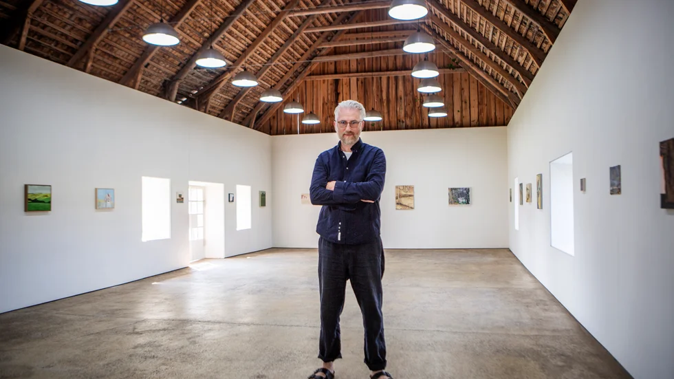 Galleriet i Hellvi Kännungs erbjuder en stillsam miljö där man kan låta konsten ta sin tid. "Konsten får konkurrera med landskapet", säger Magnus Karlsson.