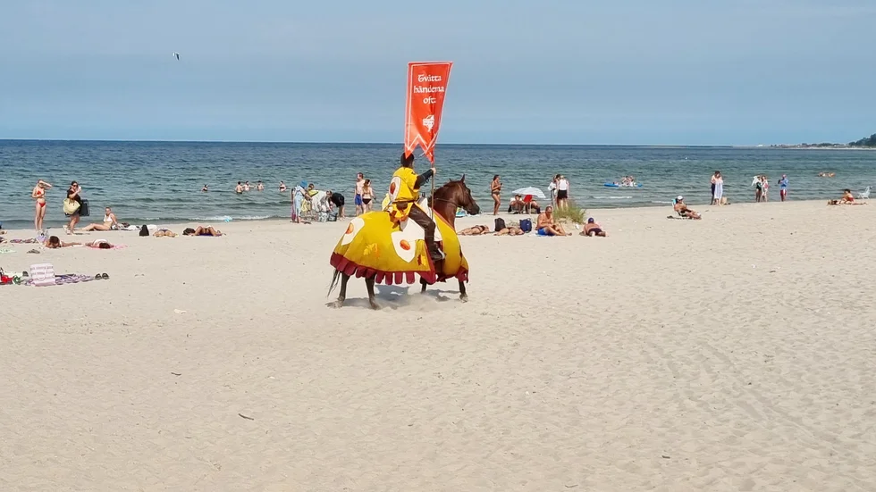 Covidriddare på Tofta strand. Pandemin påverkade sommaren, som ändå beskrivs som lyckad.