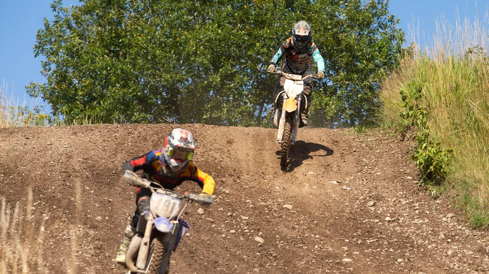 Motocross-säsongen är i gång. Här en bild från SMK Motalas läger på Dunteberget för ett par år sedan. Nu är årets säsong i gång.