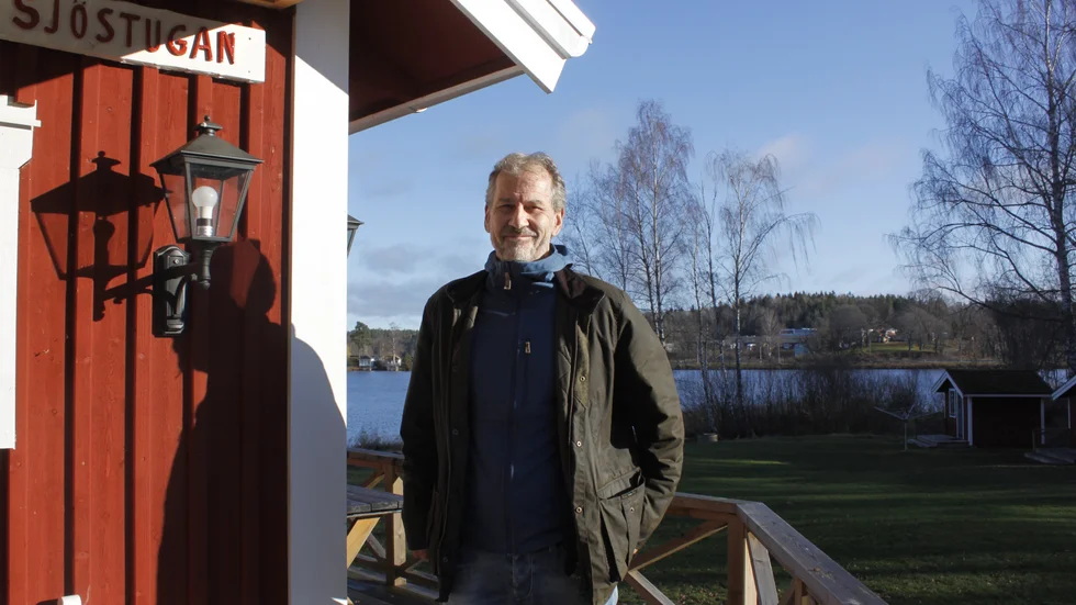 Sjöstugan är Ola Erikssons hjärteprojekt på området. Den har han renoverat helt efter eget tycke och smak och är väldigt nöjd med resultatet.