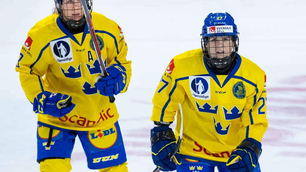 Damkronornas Anna Kjellbin och Emma Nordin under helgens OS-kval.