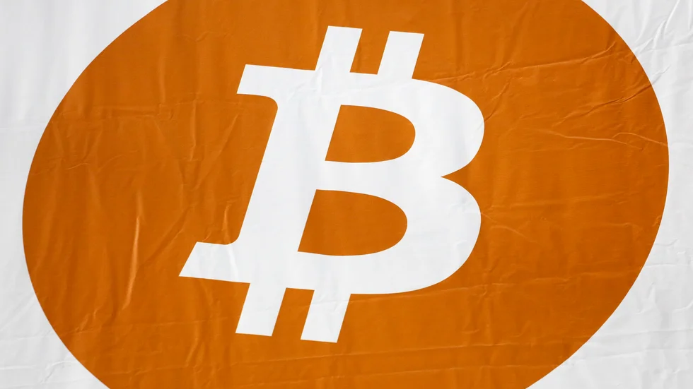 Bitcoins värde har nästan halverats sedan den historiska toppen i höstas. Arkivbild