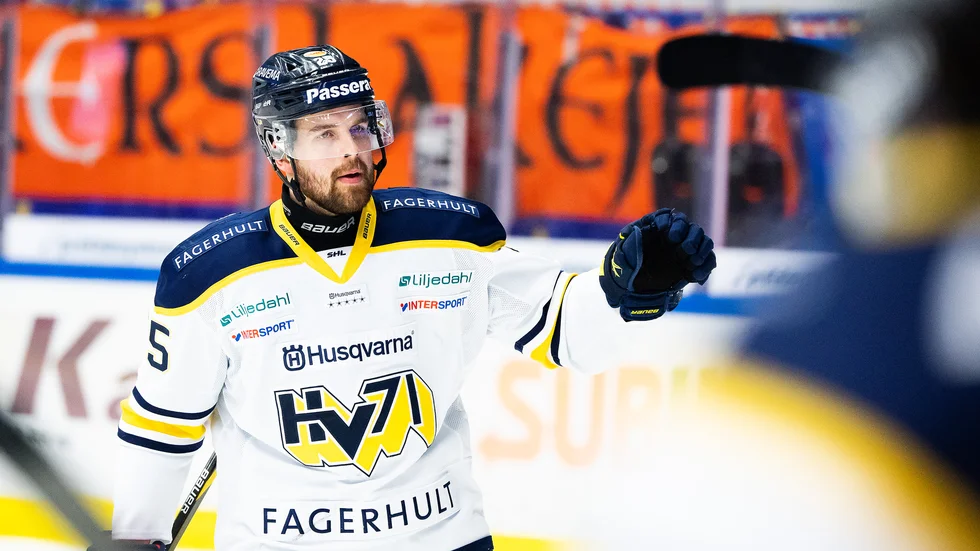 Axel Holmström lämnar Sverige för spela i finska Vasa Sport nästa säsong.
