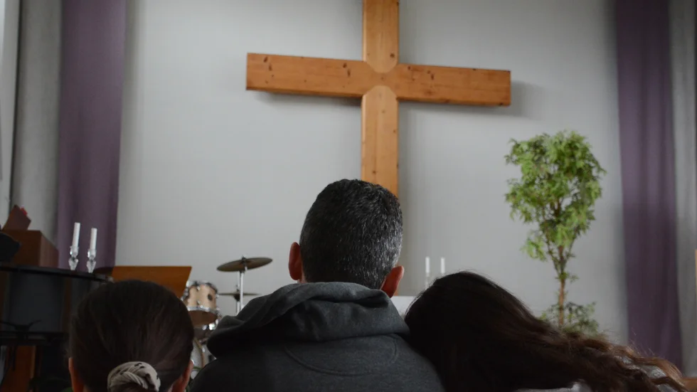 "Ser vi på familjen Berisha som människor av kött och blod, med en historia och en framtid, blir det svårt att tycka något annat än att de borde få stanna."
