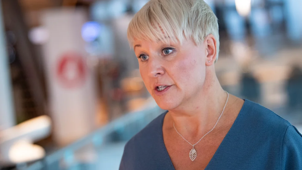 Det är inte säkert att det utlovade elstödet till hushåll och företag betalas ut före årsskiftet, enligt äldre- och socialförsäkringsminister Anna Tenje (M). Arkivbild.