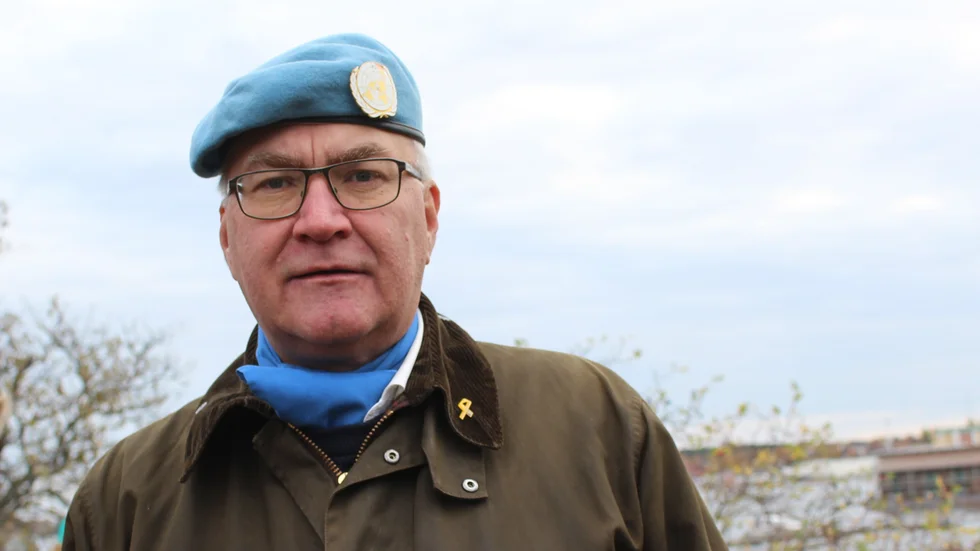 Göran Nilsson är ordförande för Sveriges Veteranförbund i Kalmar län och svarar på frågan om varför minnesstenen står där den står.