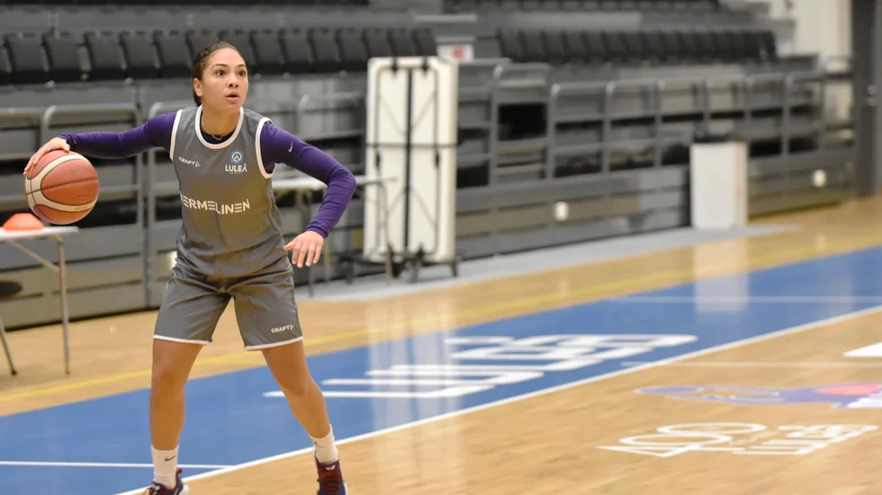 Brooke McCarty-Williams och hennes Luleå Basket spelar under fredagen för andra gången denna säsongen hemma i Luleå Energi Arena.