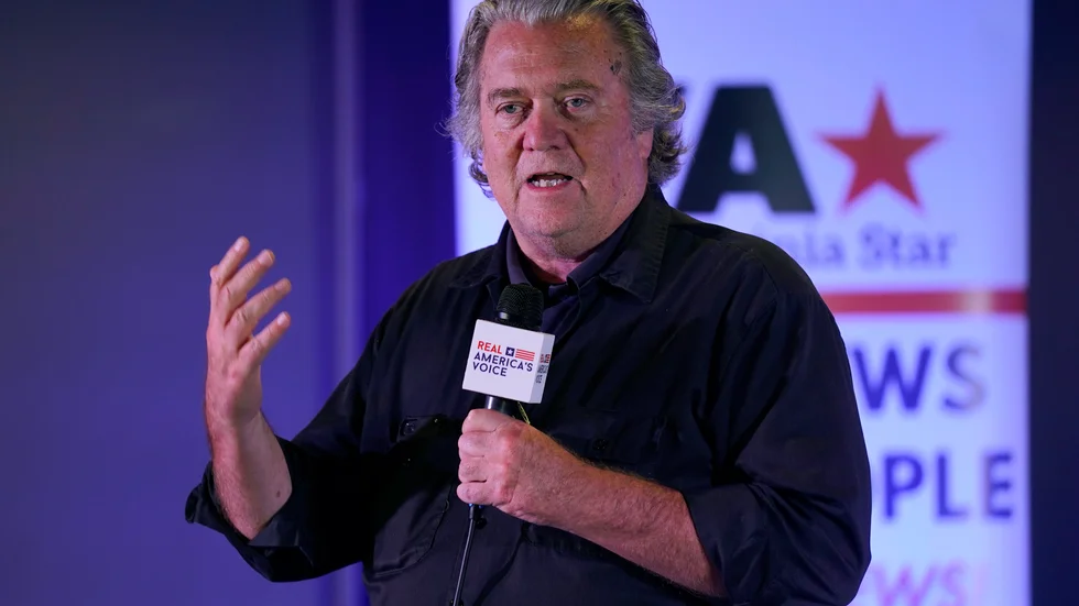 Steve Bannon, USA:s expresident Donald Trumps tidigare chefsstrateg. En majoritet i representanthuset har röstat för att han ska ställas inför rätta för kongresstrots. Arkivbild.