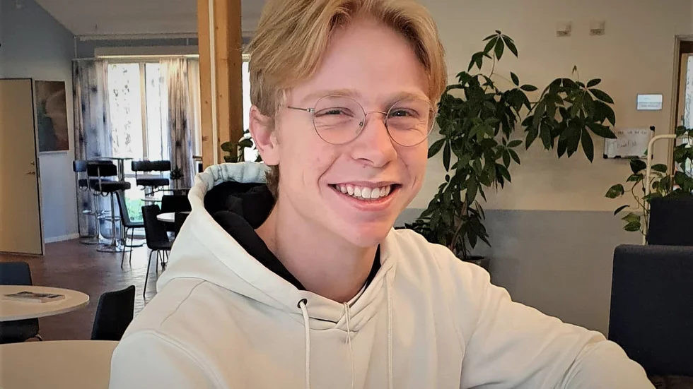 Axel Skagermark, 18 år, går tredje året på Vattenfallgymnasiet och är uttagen att tävla i det svenska laget i den internationella olympiaden i astronomi och astrofysik, IOAA.
