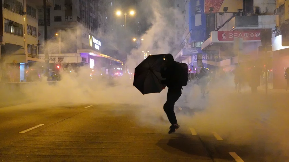 Amnesty lämnar Hongkong. Bild från en demonstration förra året.