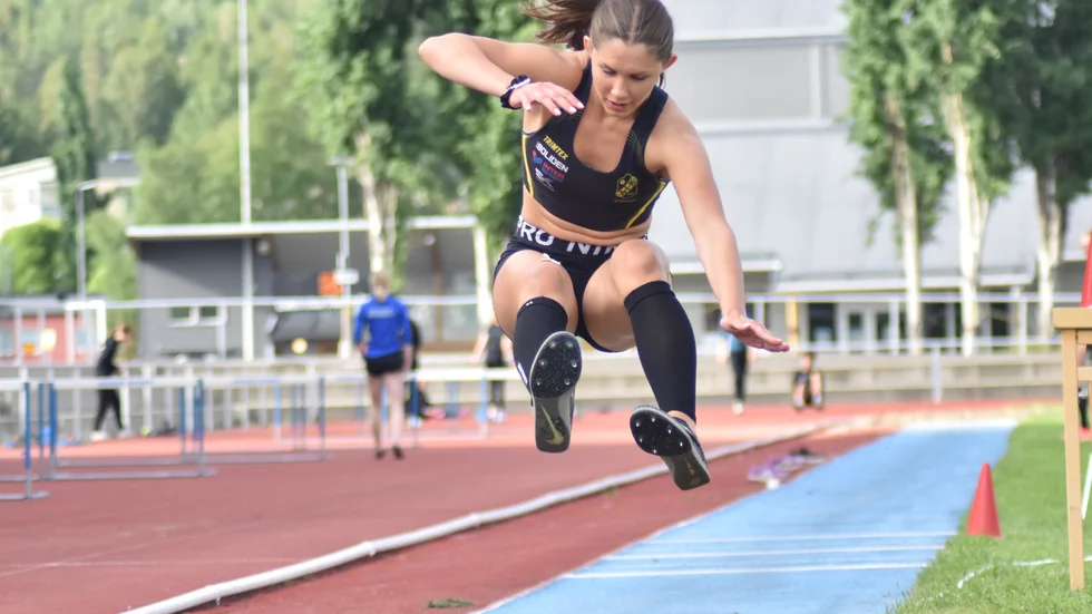8-åriga Fia Viklund utses till stjärnskott 202 och blir mycket intressant att följa under 2022, och kan förbättra sitt personliga rekord i tresteg ytterligare.