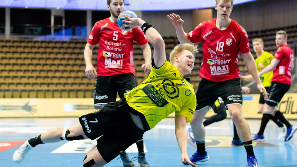 Felix Möllers Sävehof lyckades slingra sig vidare till kvartsfinal trots att Linus Gustafssons och Melker Norrmans Guif gjorde en ny stark insats.