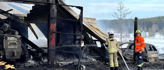 Garage totalförstört i brand  
