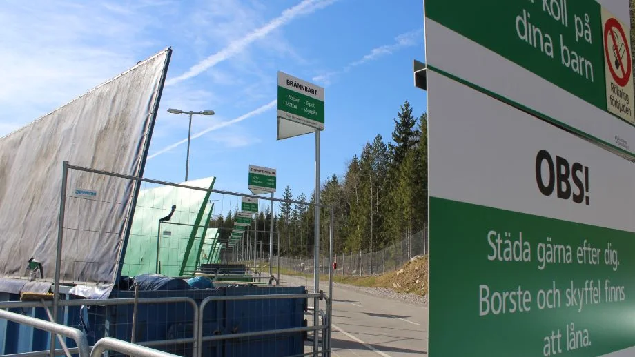 En 33-årig man trängde sig in på återvinningsstationen i Korshult. 