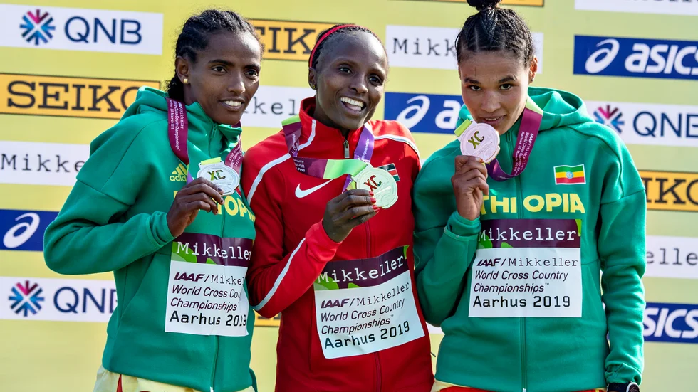 Letesenbet Gidey (höger) är nu världsrekordinnehavara på 10|000 meter. Arkivbild.