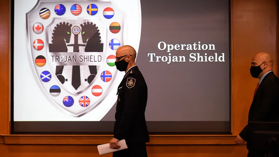 Presskonferens om operation Trojan shield i San Diego, USA. Genom en FBI-skapad och -övervakad app fick polisen i 16 länder information, som ledde till hundratals gripanden på måndagsmorgonen.