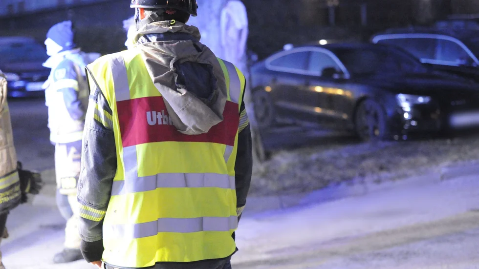 En bil på en parkering brann tidigt på torsdagsmorgonen.