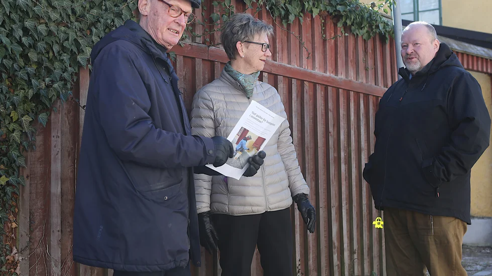 Lars W Grönberg, Agneta Emmervall och Mats Forslund representerar tre fastighetsägarföreningar i Visby innerstad. I ett brev frågar de nu regionen om det finns lagstöd för de snåriga bygglovsreglerna i innerstan.