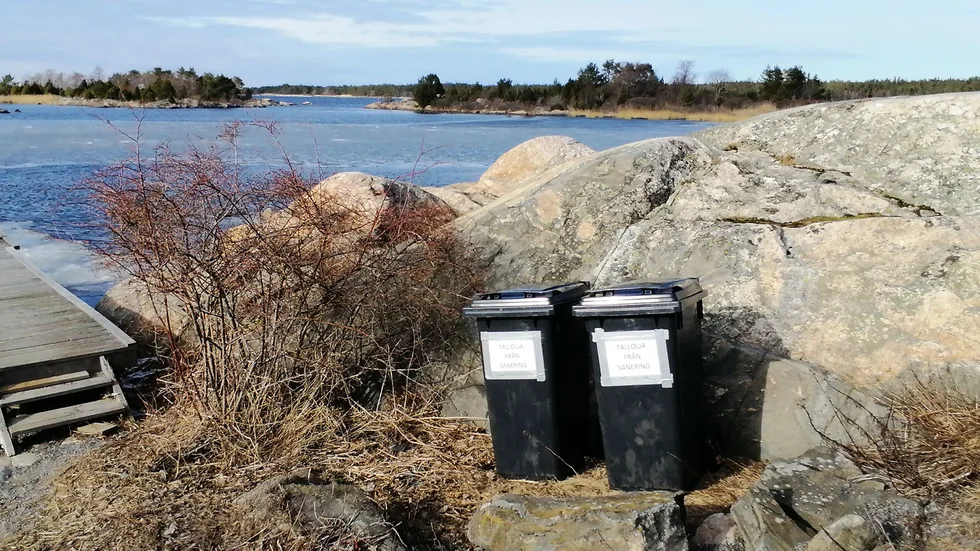Östhammars kommun har placerat ut kärl på flera platser för uppsamling av talloljespill.